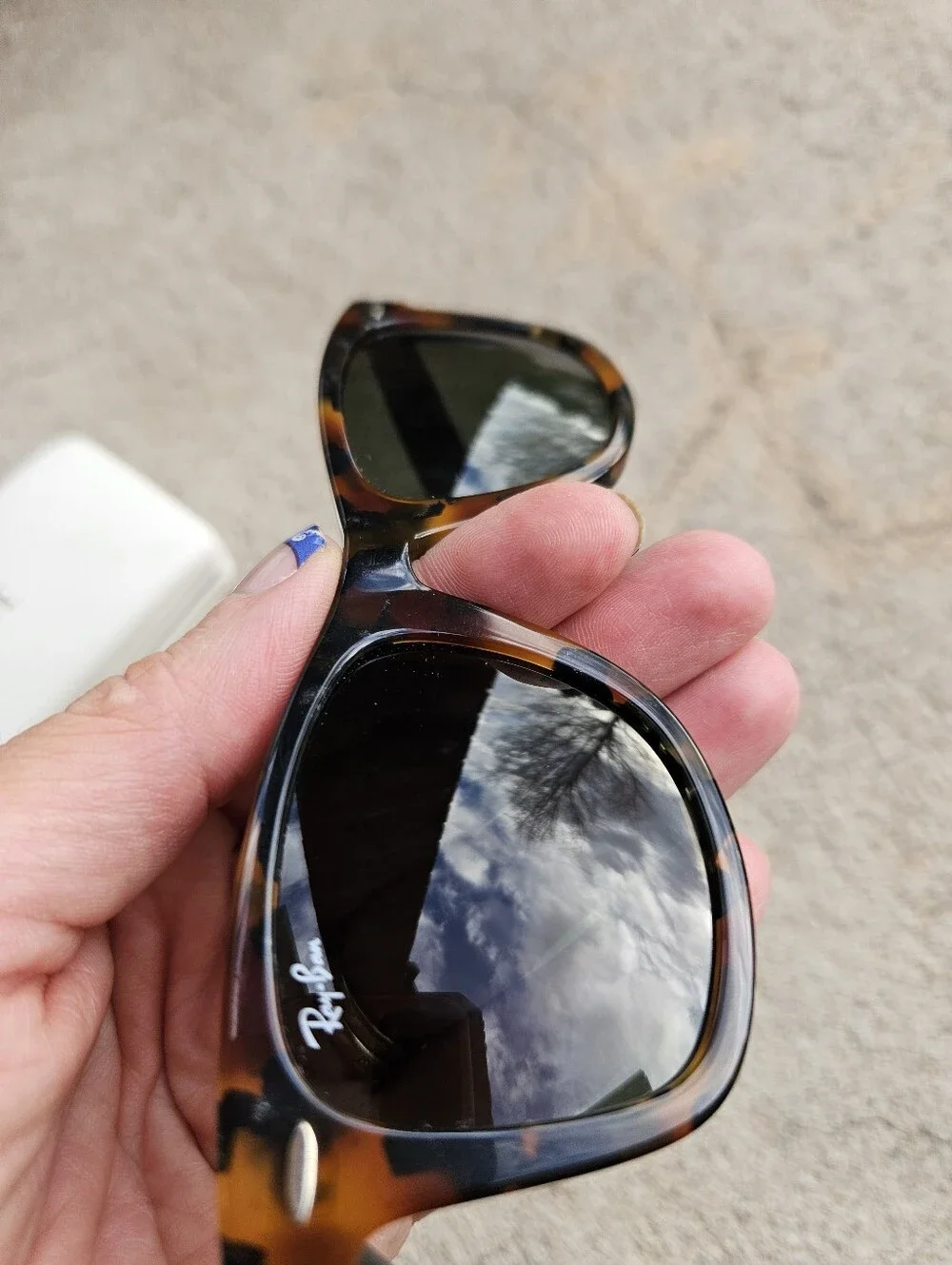Ray-Ban Wayfarer Tortoiseshell Sunglasses with Black Lenses